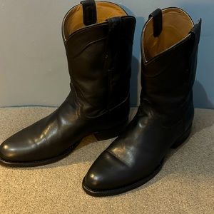 Tecovas “The Earl” black roper boots. Worn twice. Size 10D. Great condition.